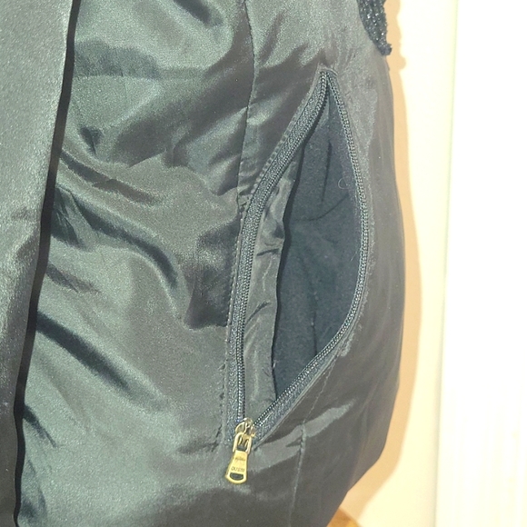 Guess Puffer Down Black Jacket Size Medium - Picture 4 of 6